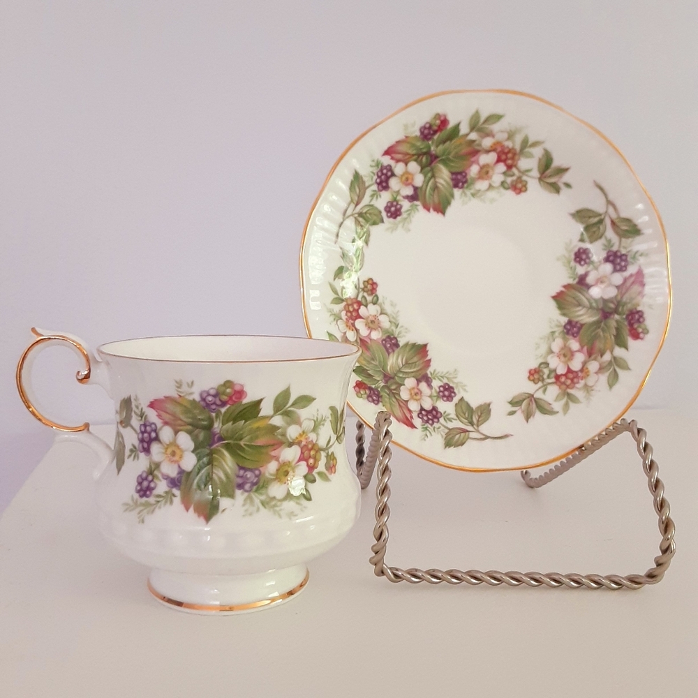 Queens Rosina vintage bone china teacup/saucer Wildflower pattern Unusual Mint